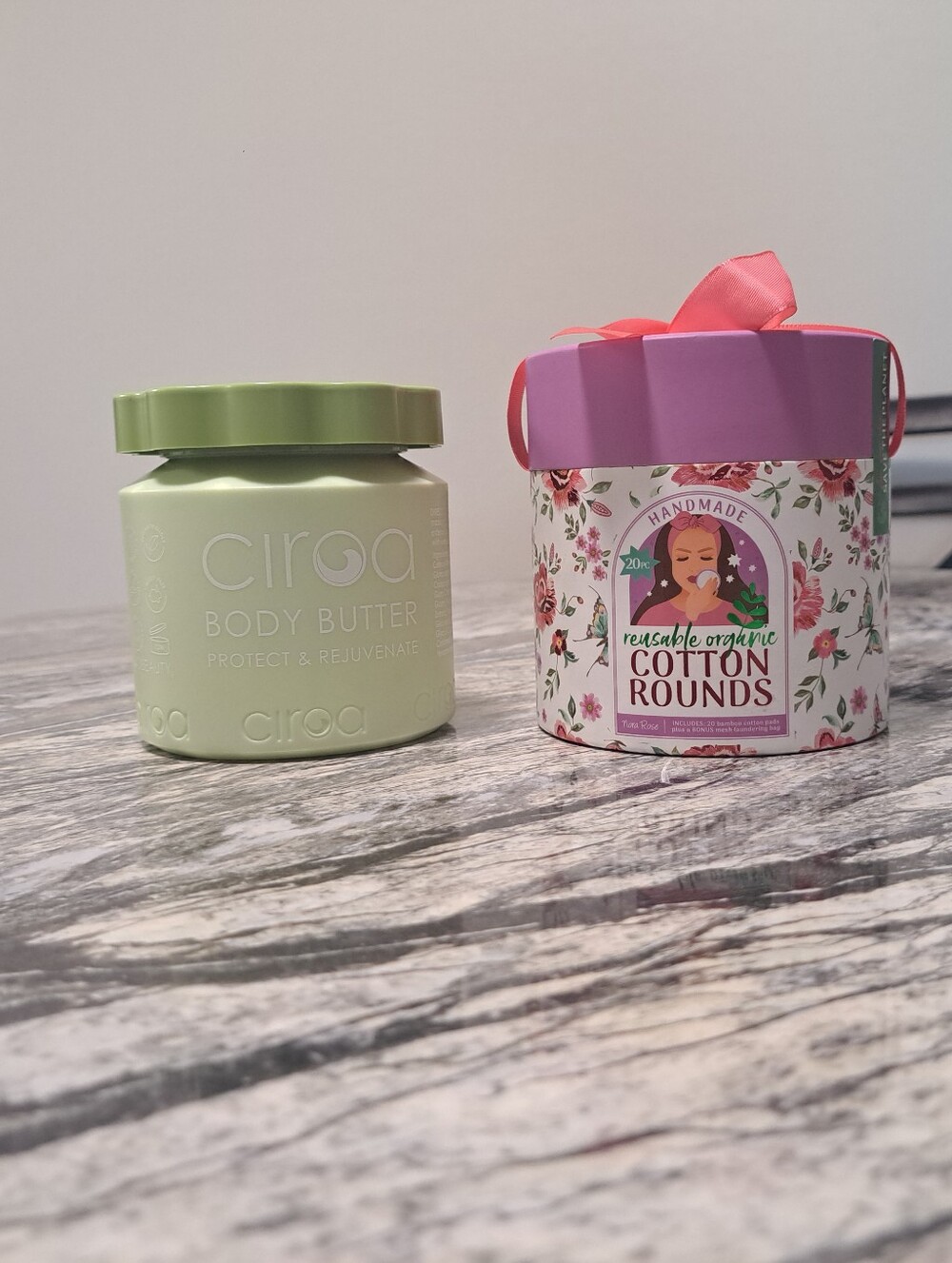 Ciroa Pear & Jasmine Body
Butter Shea Butter
& Reusable organic cotton pads